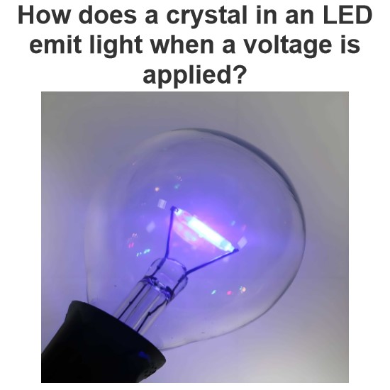 Wie emittiert ein Kristall in einer LED Licht, wenn eine Spannung angelegt wird?