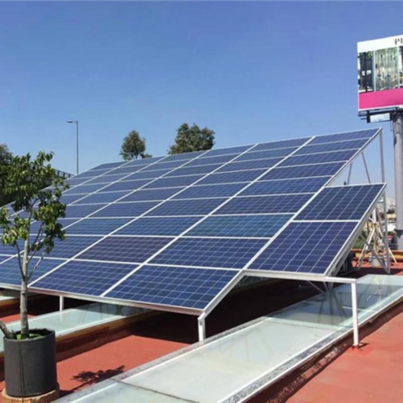 Et intelligent vind-sol hybrid system med fuzzy-PID kontrol for forbedret batteriadministration og MPPT