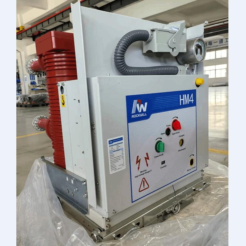 What are the causes of dielectric withstand failure in vacuum circuit breakers?