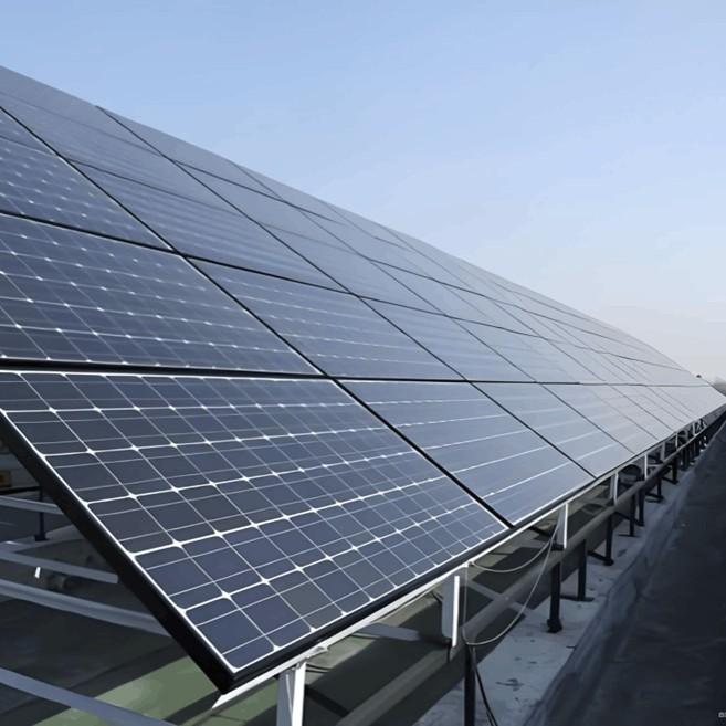 Centralizirana vs. razporejena solarna energija: Ključne razlike