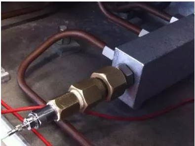 Ablazione della bocchetta di contatto nel circuito interruttore ad alta tensione a sf6