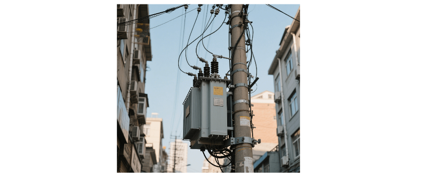 Distribution transformer filled with mineral oil