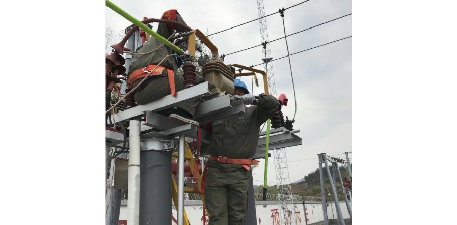 Why Does the Secondary Insulation of Outdoor Current Transformers Drop?