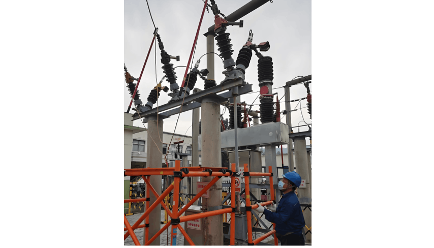 What should be noted when selecting and installing outdoor current transformers?