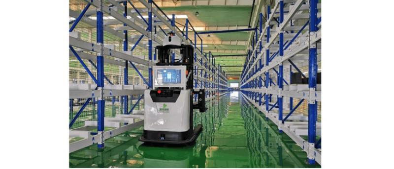 Industrial Robot.jpg Industrial Robot.jpg