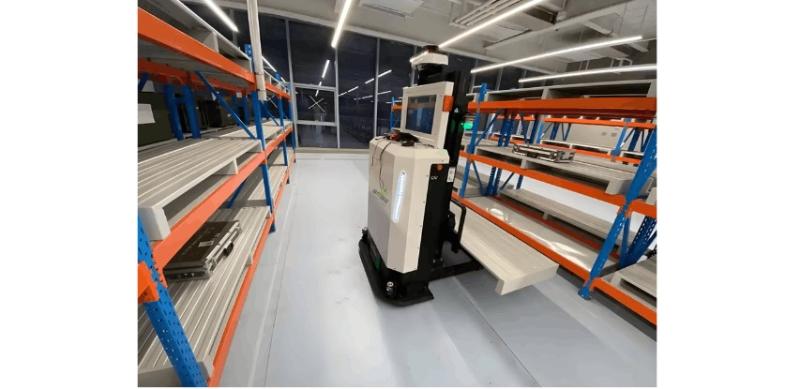 Industrial Robot.jpg Industrial Robot.jpg