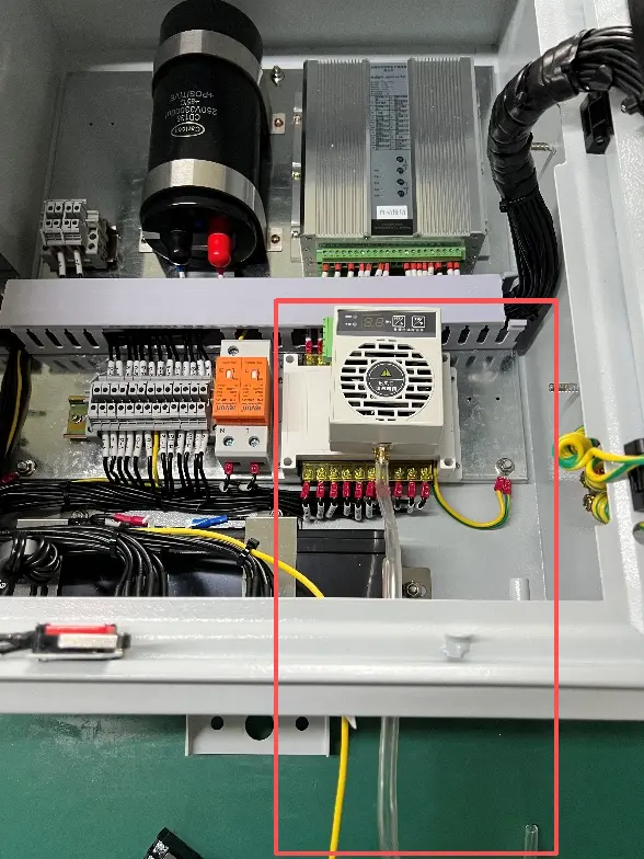 Recloser controller Intelligent insulation and dehumidification upgrade solution 