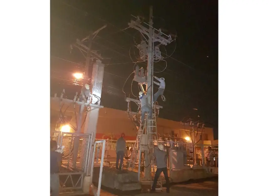 Technical Solution: Enhancing Recloser Controller Reliability for 10-35kV Mid-Voltage Grids