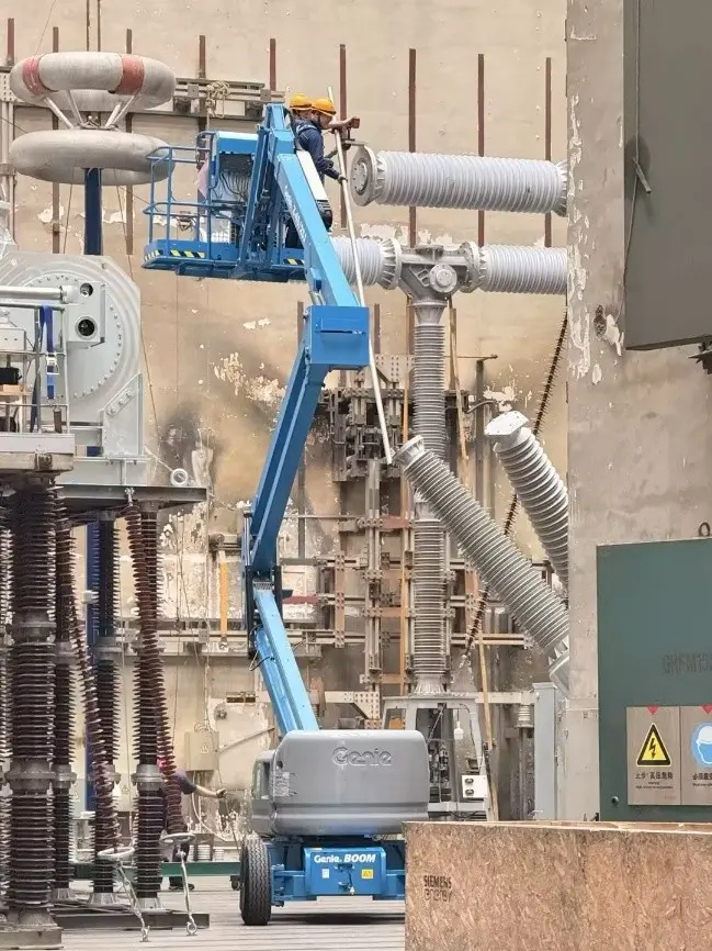 Rockwill 245kV Circuit Breaker.jpg
