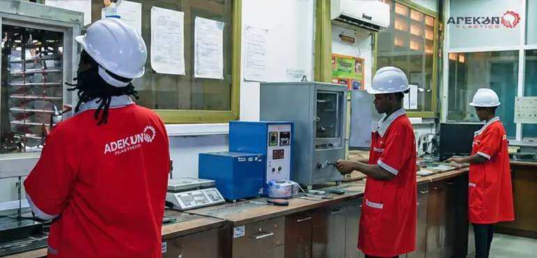 Workers On‑Site Operation Scene.jpg Workers On‑Site Operation Scene.jpg