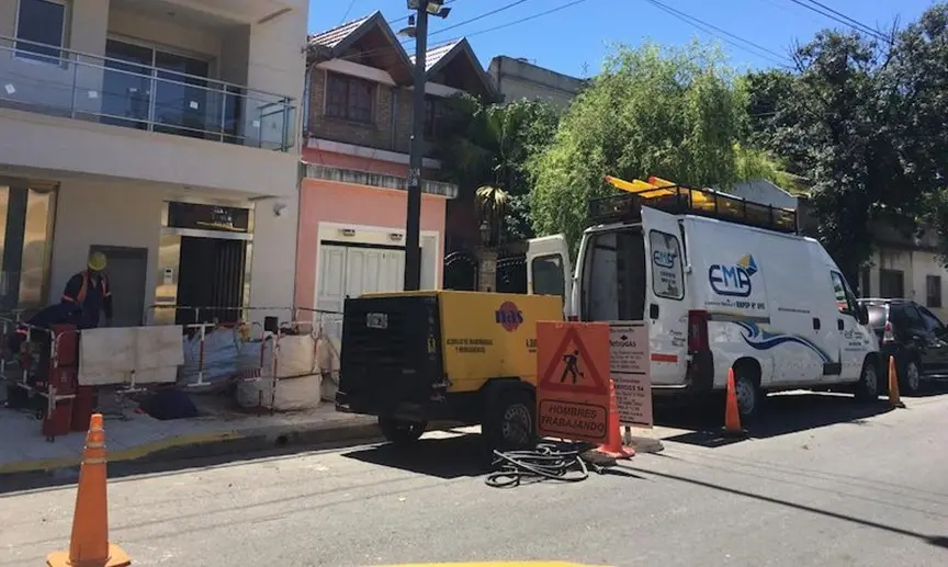 EMA Service‑Vehicle On‑Site Construction Scene.jpg EMA Service‑Vehicle On‑Site Construction Scene.jpg