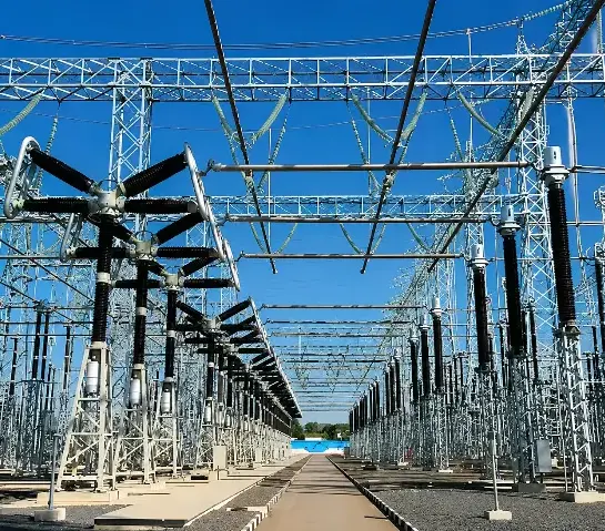 High Voltage Live Tank SF6 Circuit Breaker &nbsp;On‑site Operation Photo