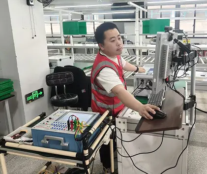 China Outdoor MV  Smart Vacuum Recloser OEM ODM